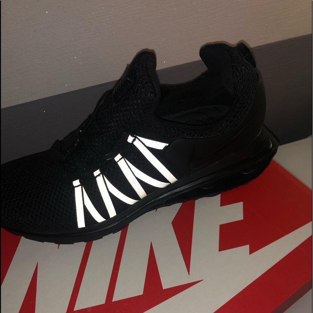 New Nike women’s shoes never worn